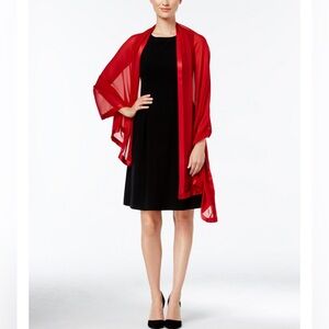 Calvin Klein
Elegant Satin-Trim Chiffon Evening wrap